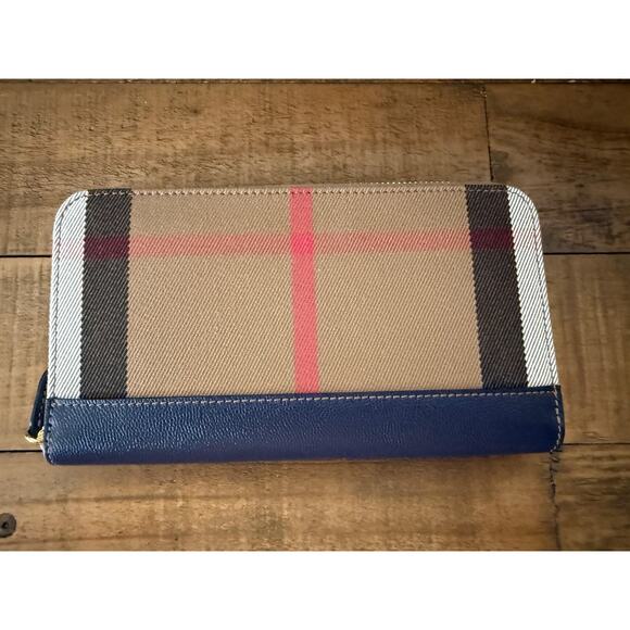 Burberry Wallet Womens Large Zip Around Dark Canvas Blue Check Leather Italy New - Picture 3 of 10